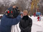 Съёмка на одном из московских катков для программы "Страна советов" (НТВ), где Женя давал советы зрителям относительно катания на коньках. (декабрь 2003)