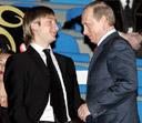 ЕВП: "Уау! Я рядом с самим Путиным!"
ВВП: "Уау! Я рядом с самим Плющенко!"